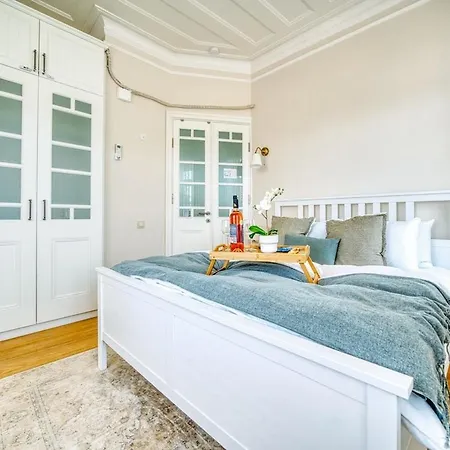 Miniq Homes 105 - Garden Cinema, Bbq, Center 2br Stone Villa *