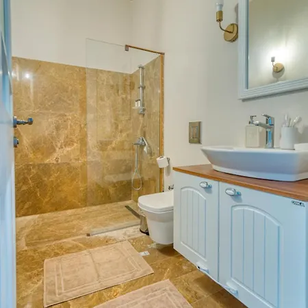 Miniq Homes 105 - Golf, Cinema, Bbq, Center 2br Stone