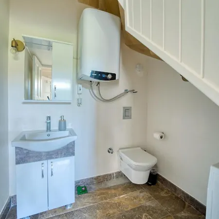 Miniq Homes 105 - Golf, Cinema, Bbq, Center 2br Stone Villa *