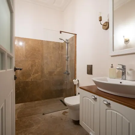 Miniq Homes 105 - Garden Cinema, Bbq, Center 2br Stone *