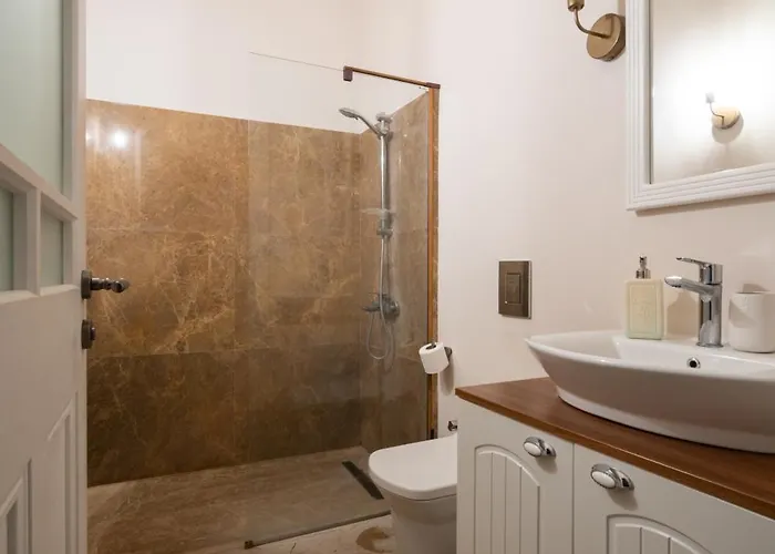 Miniq Homes 105 - Garden Cinema, Bbq, Center 2br Stone *