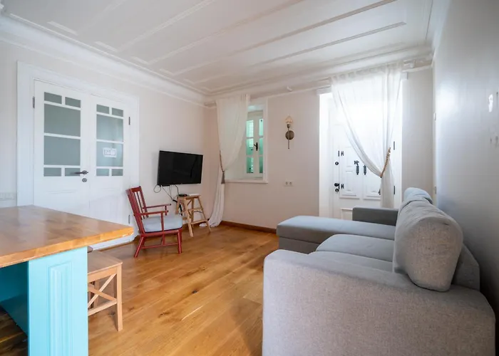 Miniq Homes 105 - Garden Cinema, Bbq, Center 2br Stone Villa