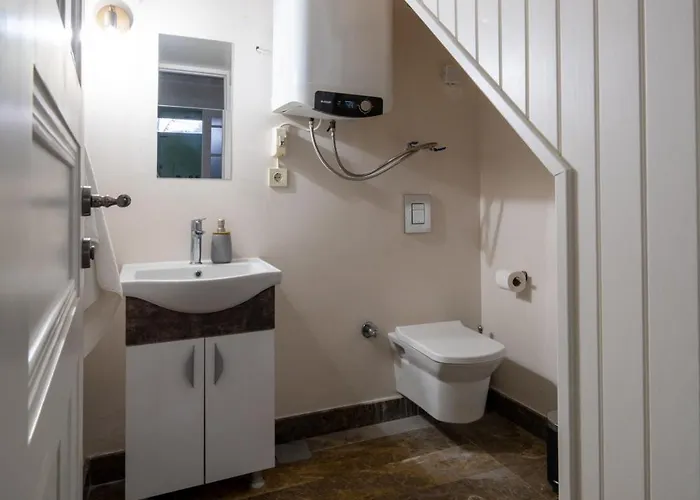 Miniq Homes 105 - Garden Cinema, Bbq, Center 2br Stone Villa *